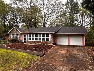 Building Photo - 7900 Jett Ferry Rd