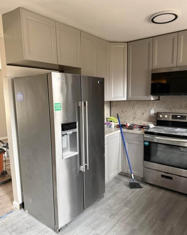 Foto del edificio - 1102 Asbury Cir E