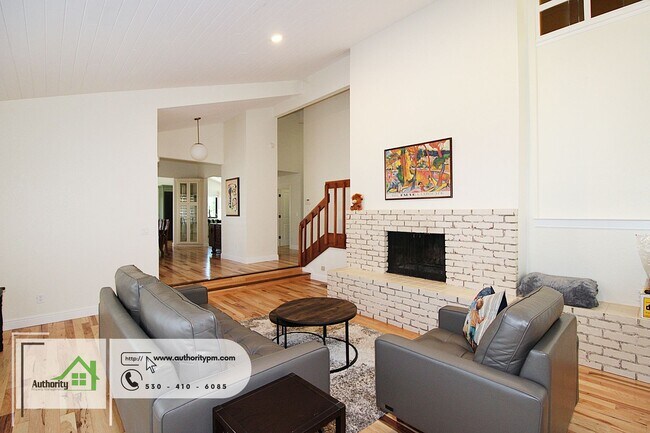 Foto del edificio - 3350 Mountain Oak Dr