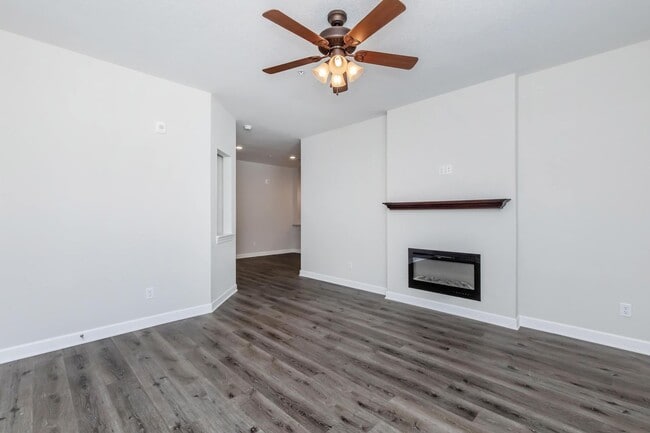 Building Photo - Stonehaven Overland Park