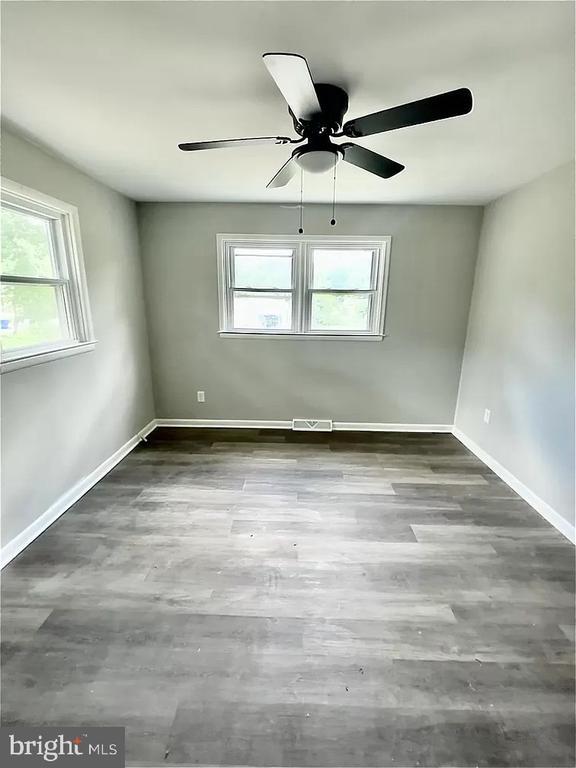 Building Photo - 5265 Red Hill Dr