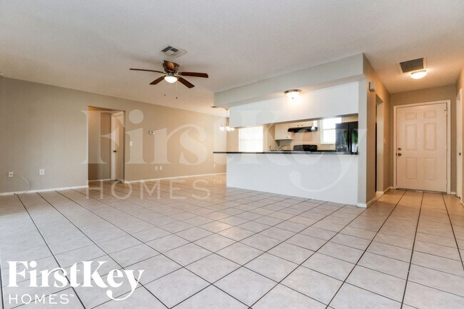 Foto del edificio - 7704 Riverdale Dr