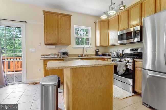 Building Photo - 3819 Watkins Mill Dr