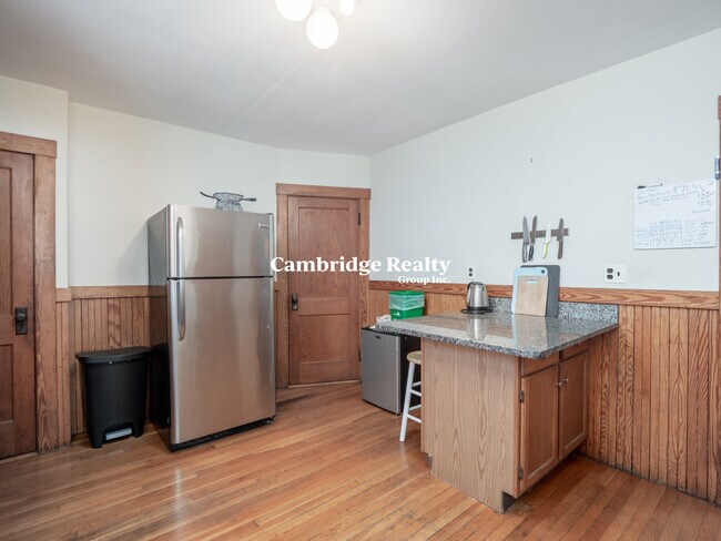 Foto del edificio - 54 Upland Rd