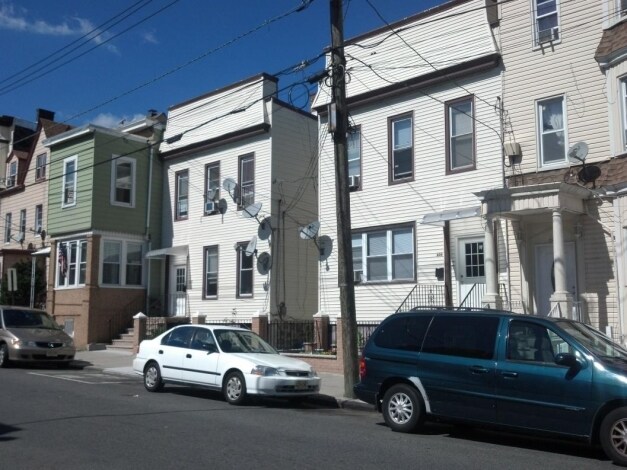 Building Photo - 606-608 10th St