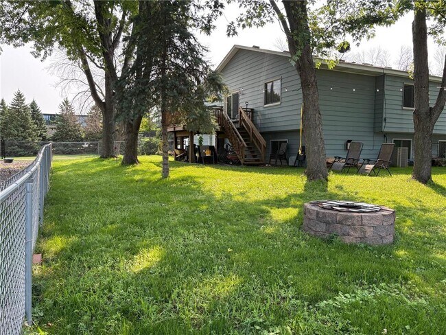 Foto del edificio - 9055 Forestview Ln N