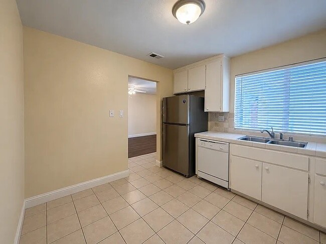 Building Photo - 2313 Mandarin Way