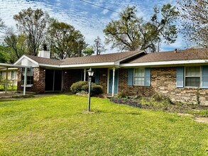 Building Photo - 116 Nelda Dr