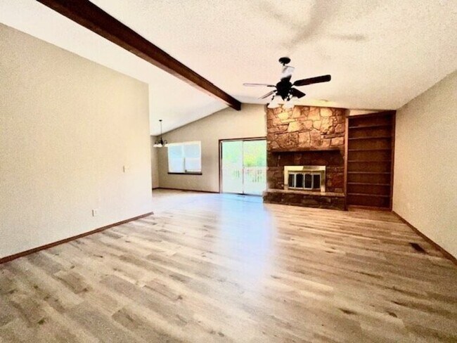 Building Photo - 6913 E 97th St