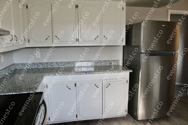 Building Photo - 400 Timberline Dr