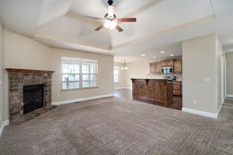 Building Photo - 4662 Oneida Dr