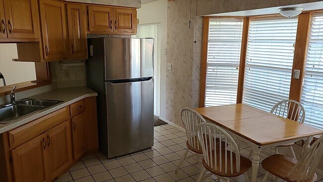 Building Photo - 1911 Tallpalm Rd