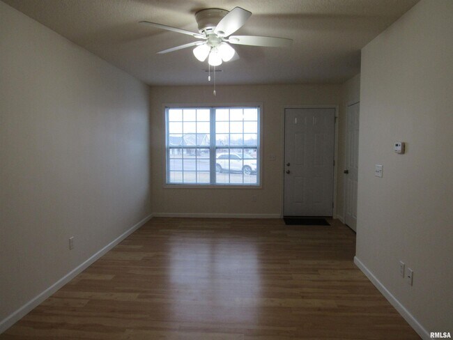 Building Photo - 518 Prairie Meadow Dr