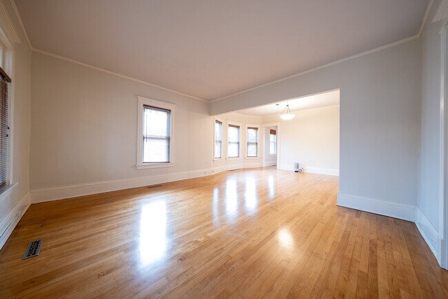 Foto del edificio - 4135 Quail Ave N