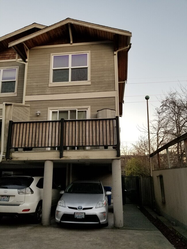 Foto del edificio - 809 Taylor Ave N