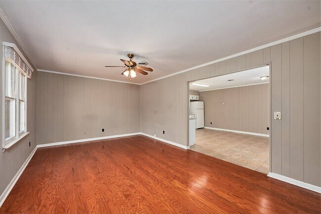 Photo - Reduced: 2BR, 1 BA duplex in Greenbrier (u... Apartment