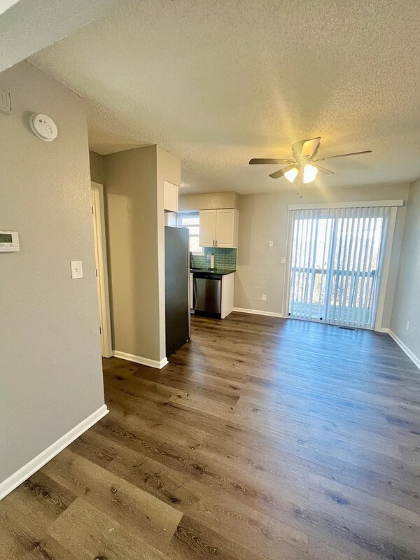 Foto del edificio - 405 NE Highland Ln