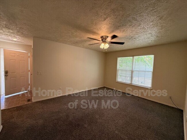 Building Photo - 322 N Westport Ave