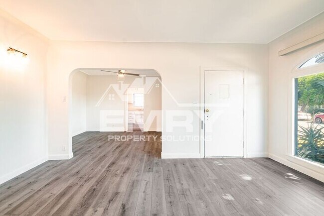 Foto del edificio - Charming 3-Bedroom Single Home in Lynwood ...