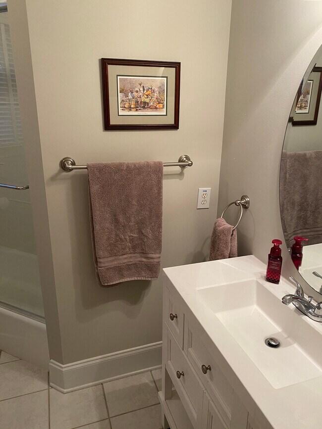 Foto del edificio - 2713 Charleston Oaks Dr