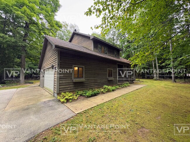 Building Photo - 4640 Windemere Dr