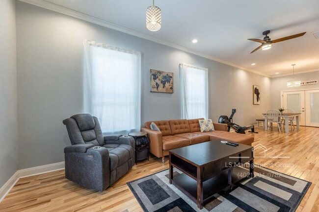 Building Photo - 415 Furnish Ave