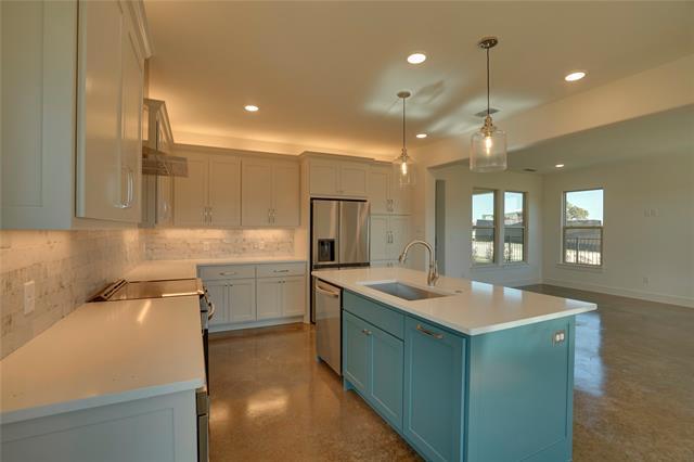 Building Photo - 300 Red Bird Ln