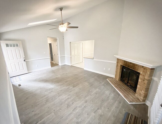Foto del edificio - Beautifully Renovated 2 Bedroom 2 Bath in ...