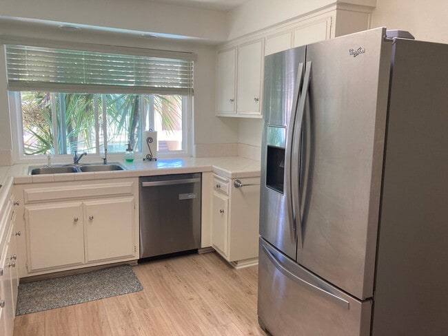 Building Photo - 3663 San Remo Dr