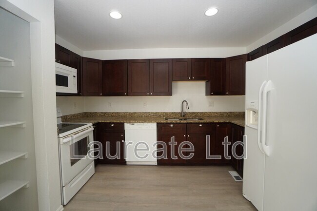 Foto del edificio - 2995 W Yale Ave