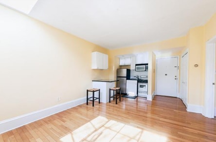 Building Photo - 511 Beacon St