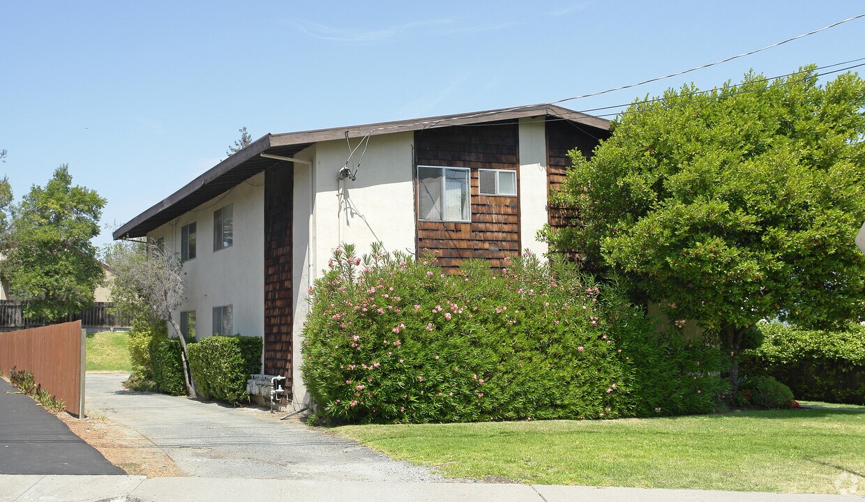 Primary Photo - 135 Muir Rd