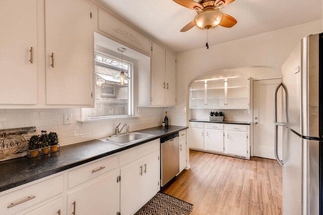 Building Photo - Charming Main Floor Apartment with Private One-Car Garage