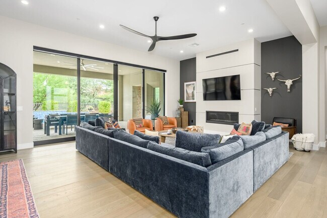 Foto del edificio - 8742 E Woodley Way