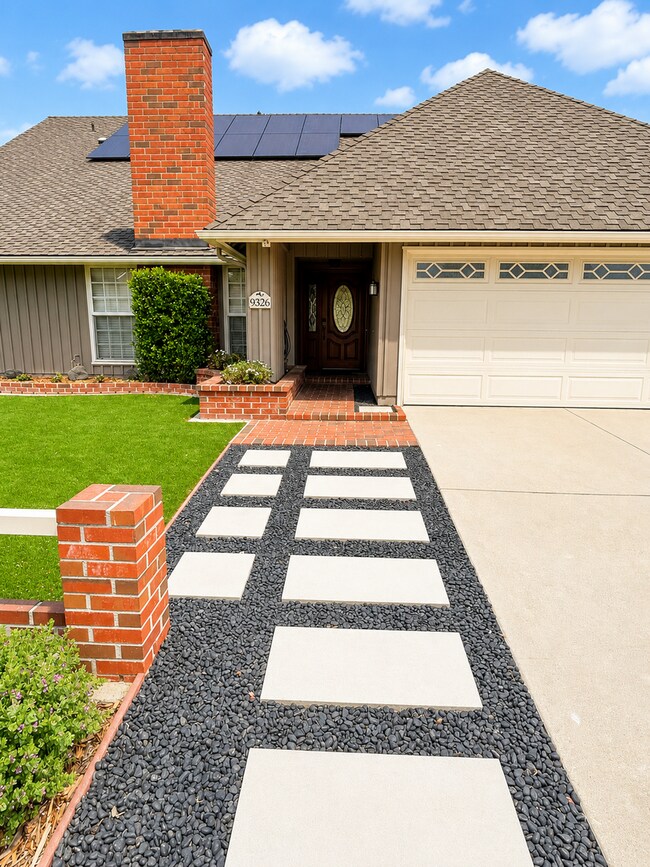 Foto del edificio - Beautiful 4 Bedroom/3 Bath Home with Bonus Room in Cypress, CA.   SOLAR Installed!