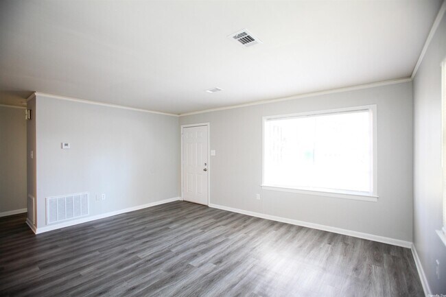 Building Photo - 307 Healy St