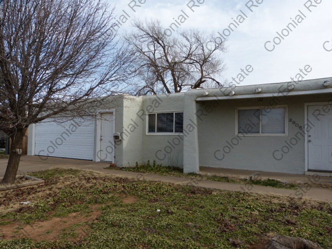 Primary Photo - Spacious and updated 3 bedroom 2 bathroom ...