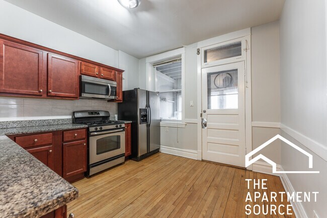 Foto del edificio - 1317 W Foster Ave