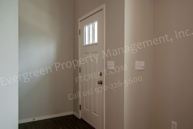 Building Photo - Beautiful 3-bed Townhome in a great location!