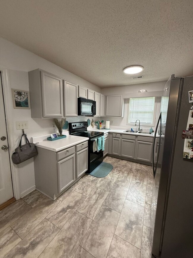 Building Photo - Charming 3 bedroom, 2 bath house