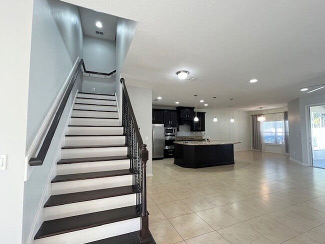 Building Photo - Well Appointed 4/3  Dreamfinders Home