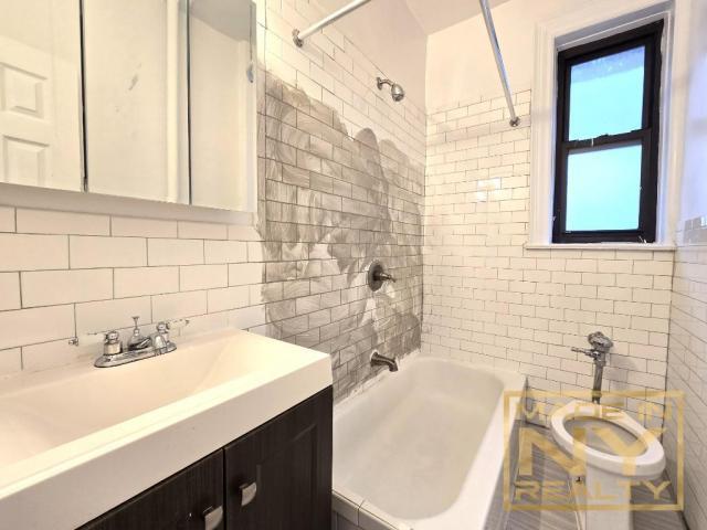 Building Photo - 1 bedroom in ASTORIA NY 11106