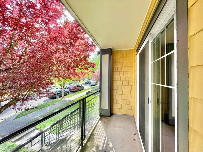 Building Photo - Beautiful Sylvan Ridge Townhouse with Atta...