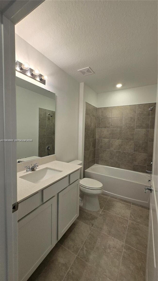 Building Photo - 487 Pine Tree Blvd