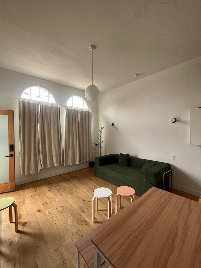 Foto del edificio - 1341 1/2 Lilac Ter
