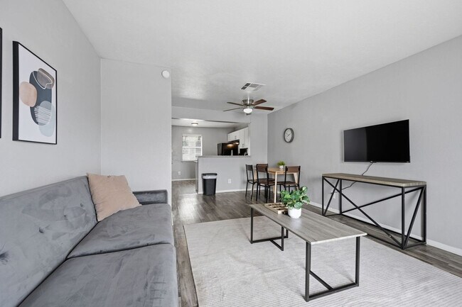 Foto del edificio - 412 W Pioneer Pkwy