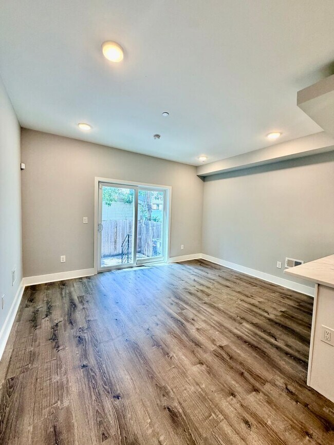 Photo - 1302 North Marshall Street Apartment