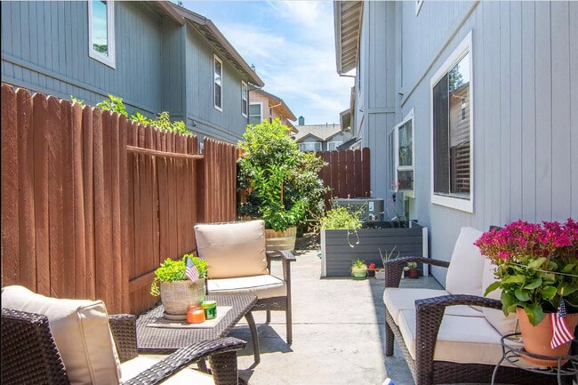 Building Photo - 35 Patricia Way