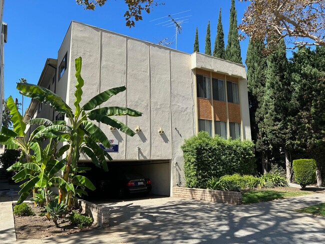 Building Photo - 439 S Oakhurst Dr