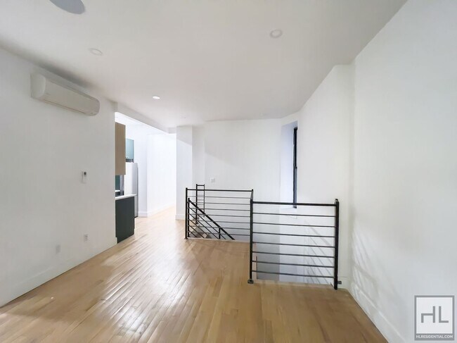 Building Photo - PUTNAM AVENUE / Spacious 2-Bed 1/5 Bath Du...